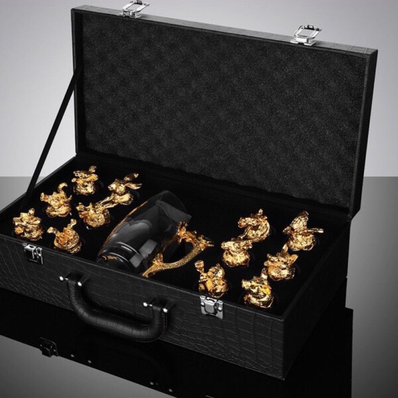 BỘ CHÉN RƯỢU QUÝ 12 CON GIÁP KÈM KHAY VÀ BÌNH RÓT RƯỢU