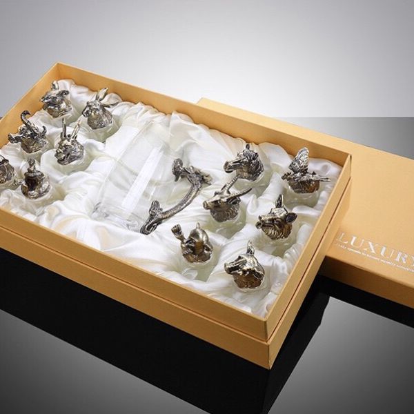 BỘ CHÉN RƯỢU QUÝ 12 CON GIÁP KÈM KHAY VÀ BÌNH RÓT RƯỢU