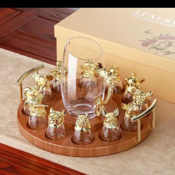 BỘ CHÉN RƯỢU QUÝ 12 CON GIÁP KÈM KHAY VÀ BÌNH RÓT RƯỢU
