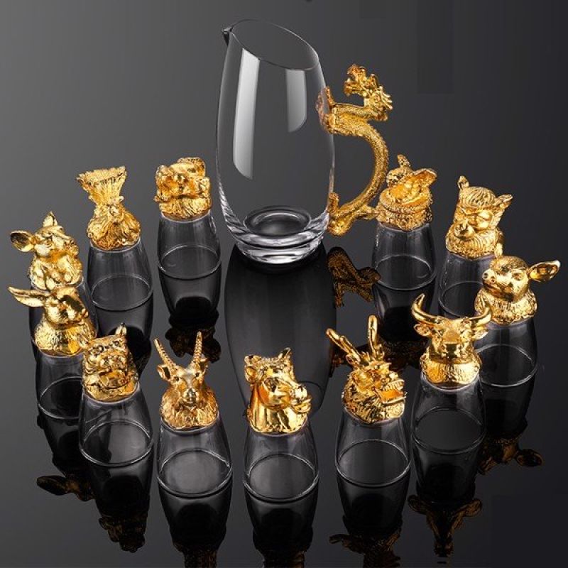 BỘ CHÉN RƯỢU QUÝ 12 CON GIÁP KÈM KHAY VÀ BÌNH RÓT RƯỢU