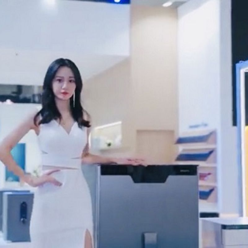 KÉT SẮT PHILIPS SBX702 - VỚI NGĂN BẢO QUẢN ĐỒNG HỒ
