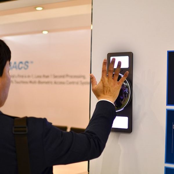 Thiết bị kiểm soát ra vào