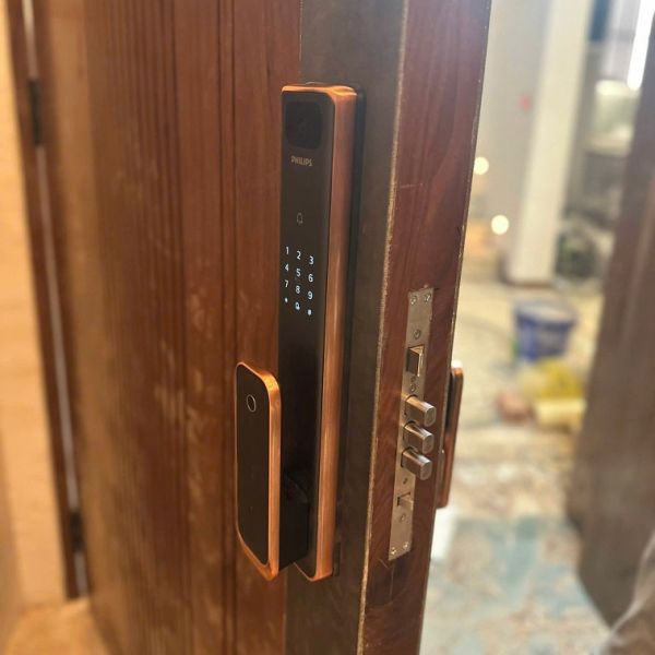 KHOÁ CỬA PHILIPS ALPHA 5 TÍCH HỢP CHUÔNG HÌNH VÀ CAMERA