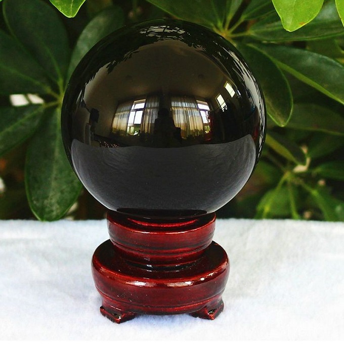 quả cầu đá Obsidian đen