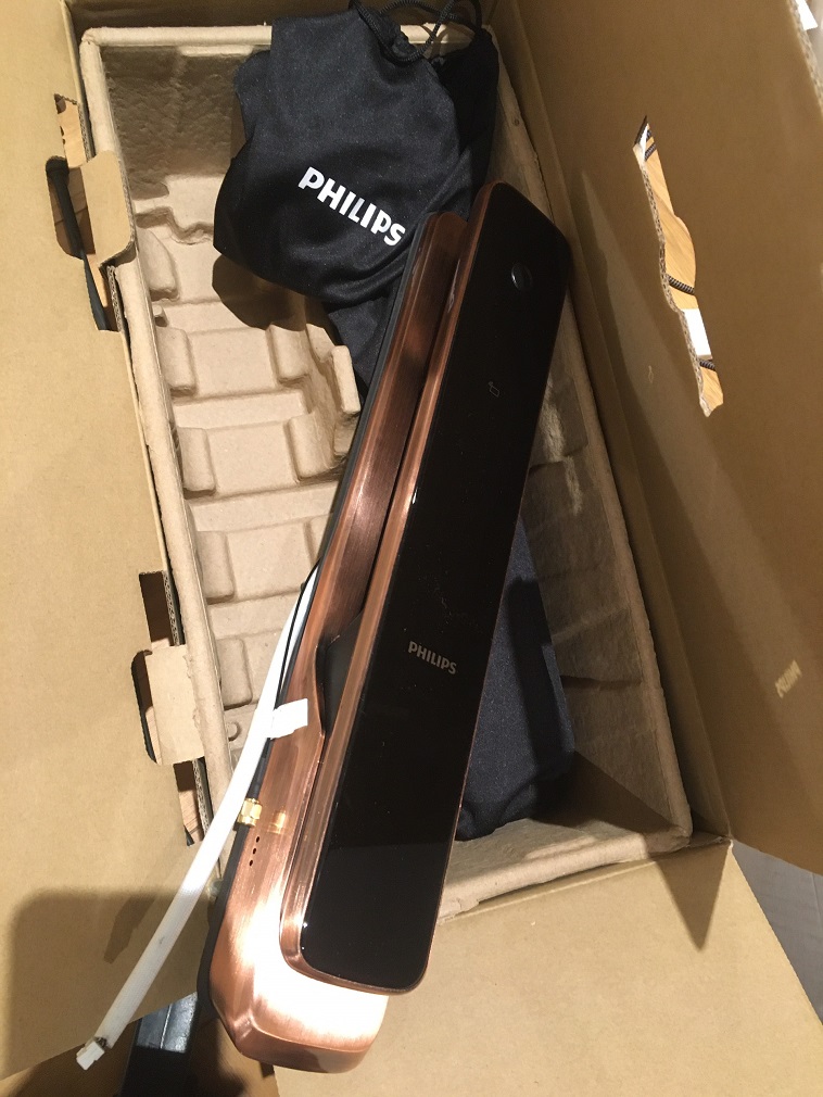 Lap dat khoa cua van tay cao cap Philips 9300 cho khach hang 