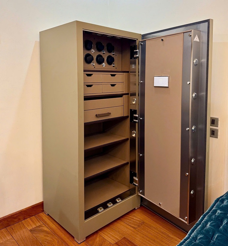 Hình Ảnh Thực Tế Bàn Giao Két Sắt Philips Valis-Max Tại Nhà Khách Hàng